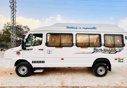 17 Seater Tempo Traveller