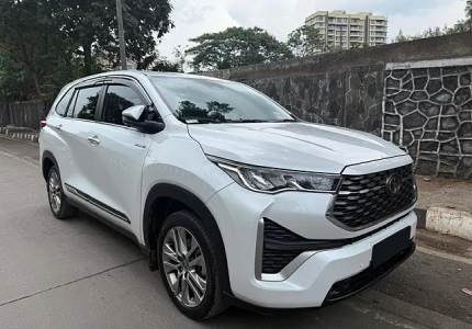 Innova Hycross