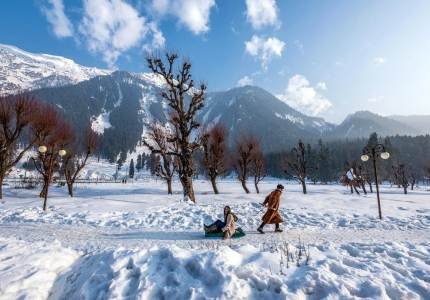Srinagar Shikara Ride & Gulmarg Snow Adventure