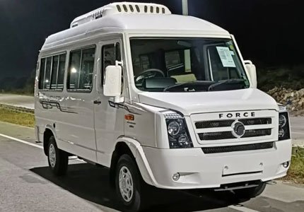17 Seater Tempo Traveller