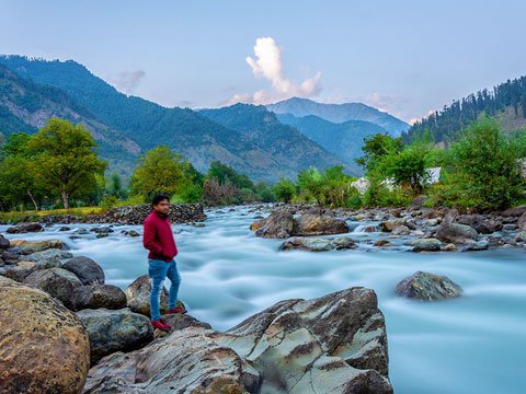 Srinagar Houseboat, Gulmarg Gondola & Pahalgam Rivers Tour